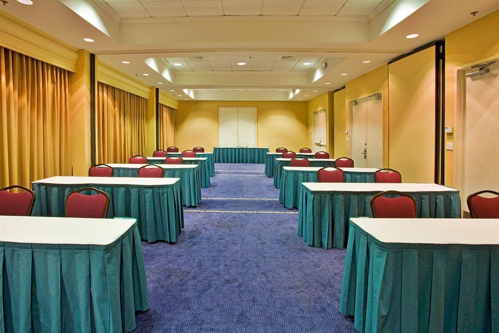 Hotel Holiday Miami-doral Area By Ihg 4*